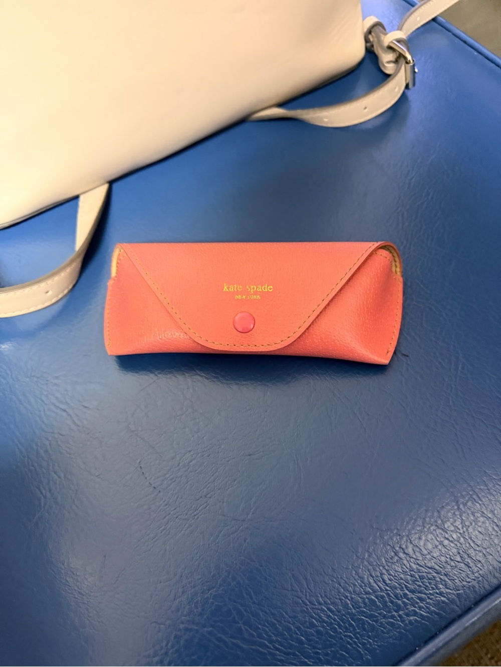 Kate Spade New York protective eyeglass/sunglasses case in a pink color size SM